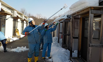 大熊町会津若松応急仮設住宅の屋根雪下ろしへの協力