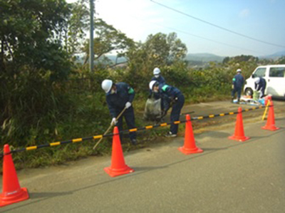 堆積物・土壌等の除去作業状況