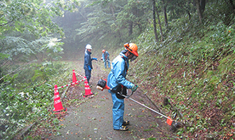 五社山遊歩道の除草ならびに堆積土砂の除去