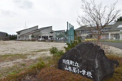 小学校の全景［2017年4月26日撮影］