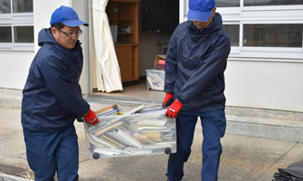 川俣町立　山木屋小・中学校における荷物の搬出
