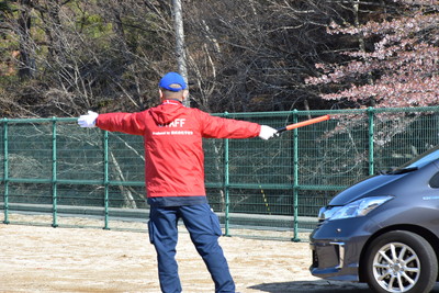 車両誘導の様子［2017年4月30日撮影］