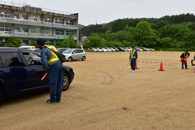駐車場誘導の様子[2017年7月1日撮影]
