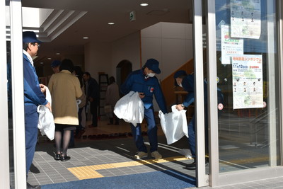 運営補助の様子[2017年11月12日撮影]