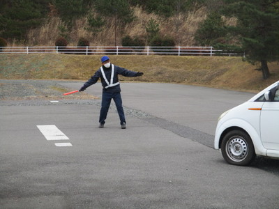 駐車場での車両誘導の様子［2018年1月6日撮影］