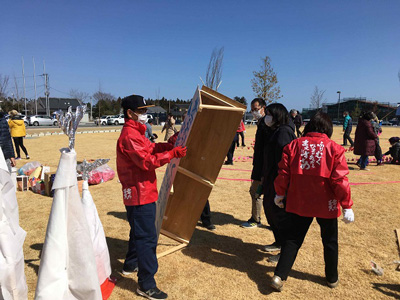 祈り鶴の展示会場の設営