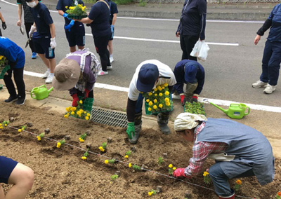 【川俣町】山木屋中学校の花植え