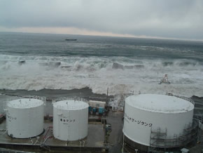 福島第一原子力発電所　津波来襲状況