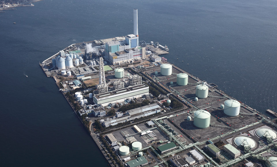 世界で初めてLNGを発電用燃料として利用し始めた南横浜火力発電所