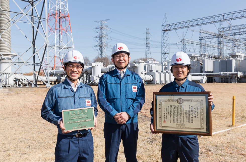 拓け、“超々高電圧”送電の新時代！　100万ボルト変電機器の開発&実証試験が「でんきの礎」顕彰を受賞